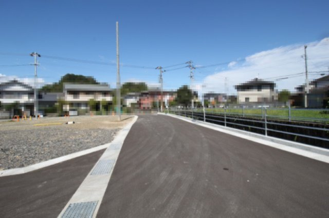 土佐市蓮池Ⅲ　5号地　建築条件付き　売土地（全9区画）の前面道路含む現地写真|前面道路　南側　東側
5号地　土地面積　247.33㎡（約74.81坪）
