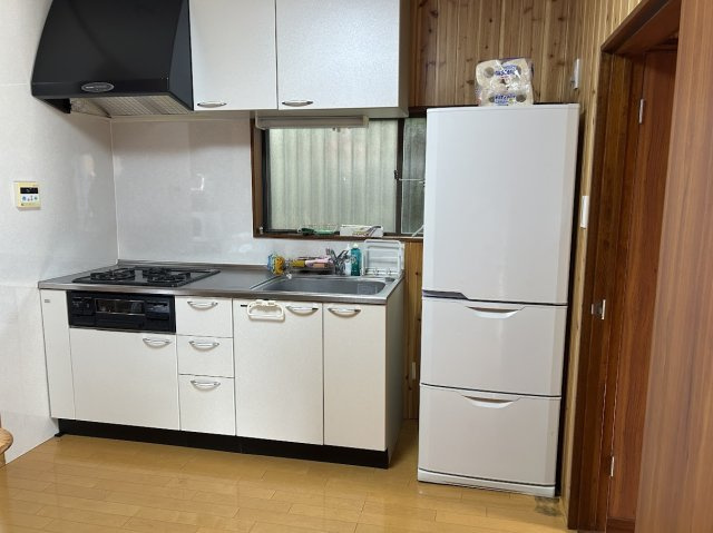 川奈　高台に建つ4DK　500万円のキッチン|コンパクトで使いやすいキッチンです