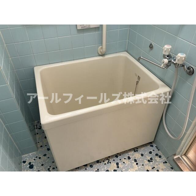 川島ビルの浴室