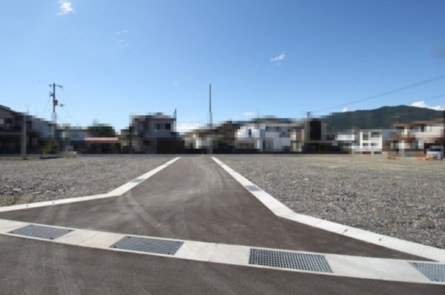 土佐市蓮池Ⅲ　6号地　建築条件付き　売土地（全9区画）の前面道路含む現地写真|前面道路　北側　
6号地　土地面積　228.41㎡（約69.09坪）