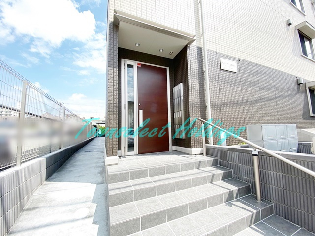 藤沢市湘南台５丁目のアパートのエントランス
