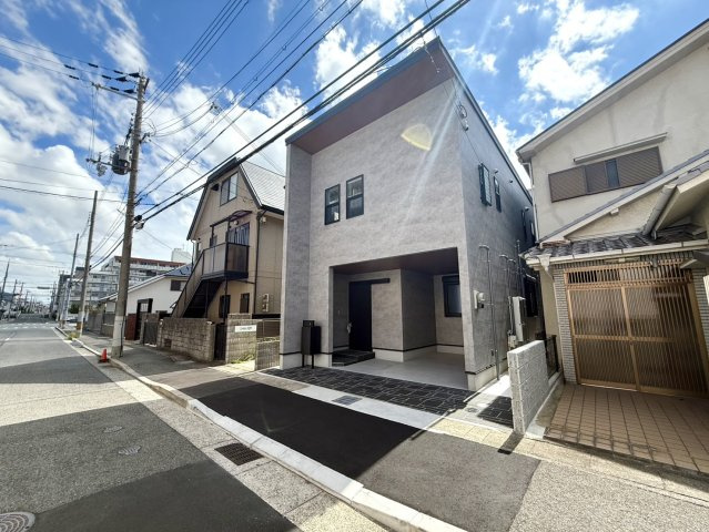 魚崎中町１丁目新築戸建の外観|阪神「青木駅」まで徒歩7分、「魚崎駅」も徒歩10分で利用でき、JR線もアクセス可能な便利な立地です。