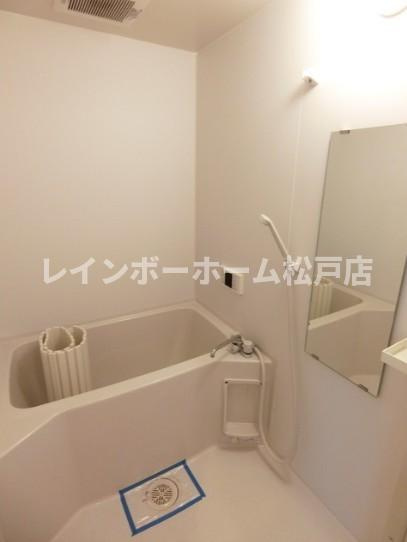 Ｈｅｉｄｅｎ ｒｏｓｅ 【仲介手数料：50％OFF】対象物件！の浴室|落ち着いた空間のお風呂です