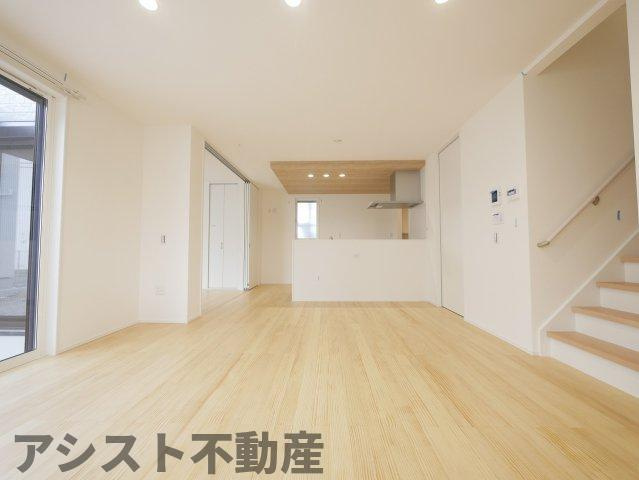 サンコート 飯塚市伊岐須の居間・リビング|こちらのリビングで趣味の時間をお楽しみください