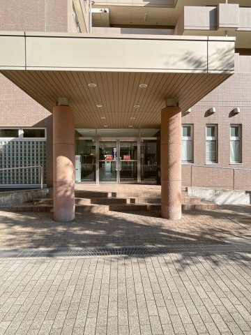 大阪市城東区森之宮２丁目の賃貸マンションのエントランス