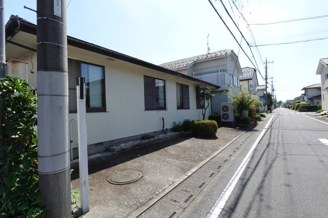 川島町八幡売店舗の駐車場