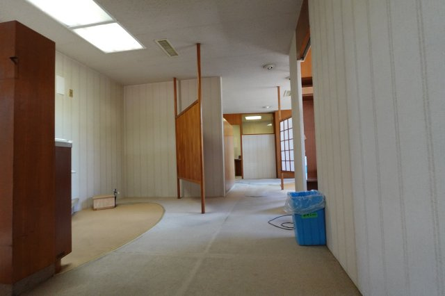 川島町八幡売店舗の内装