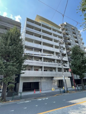 【外観】 | フォルマーレ新中野 | 鉄筋コンクリート造のがっちりとした建物。
