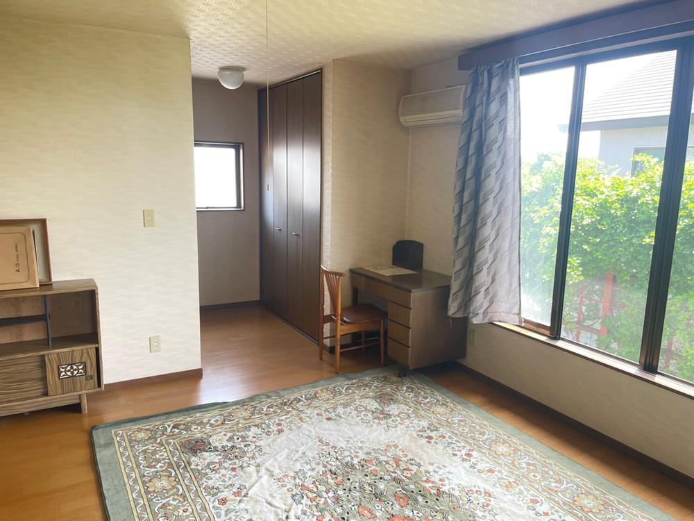 大石田町大石田【中古住宅】の洋室|明るい洋室です