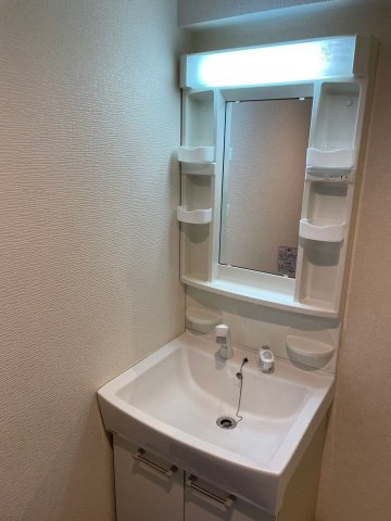 久留米パインハイツの洗面所|忙しい朝にもうれしい独立洗面台付きです