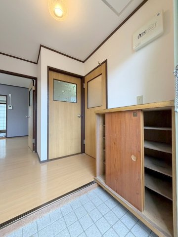 広島市西区己斐西町の賃貸マンションの玄関