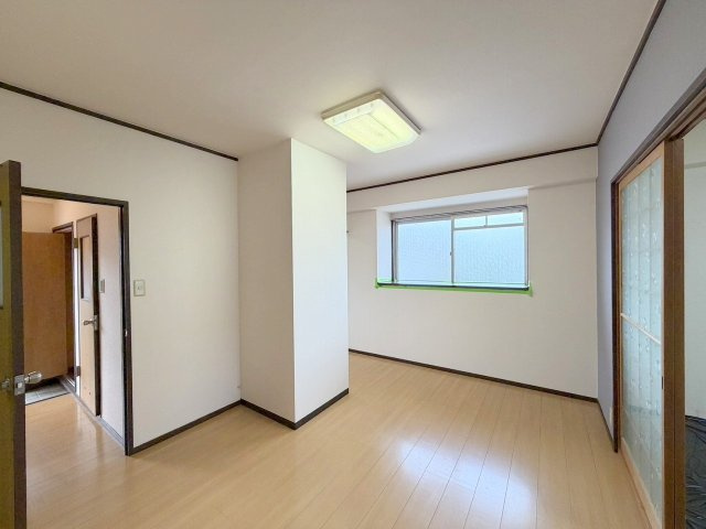 広島市西区己斐西町の賃貸マンションの居間・リビング