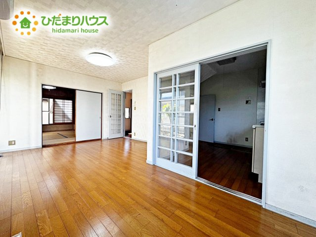 上尾市井戸木1丁目　中古戸建の居間・リビング|家族団らん過ごせるリビング空間です。
