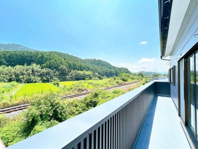 高岡郡日高村本郷　中古戸建のバルコニー