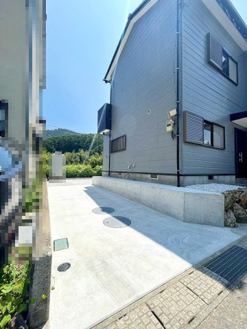 高岡郡日高村本郷　中古戸建の駐車場