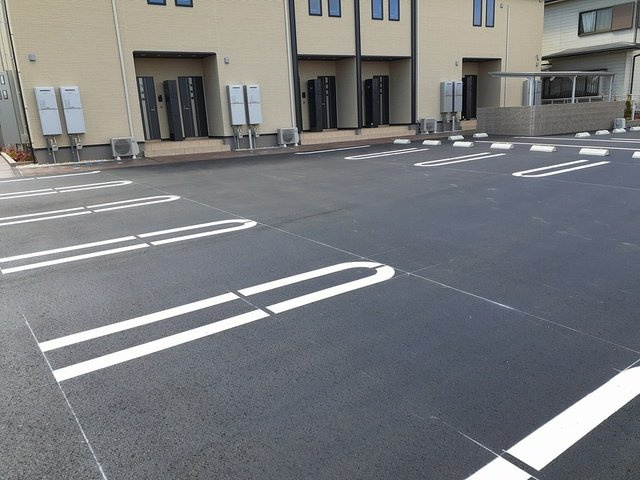 シェラトン川島の駐車場