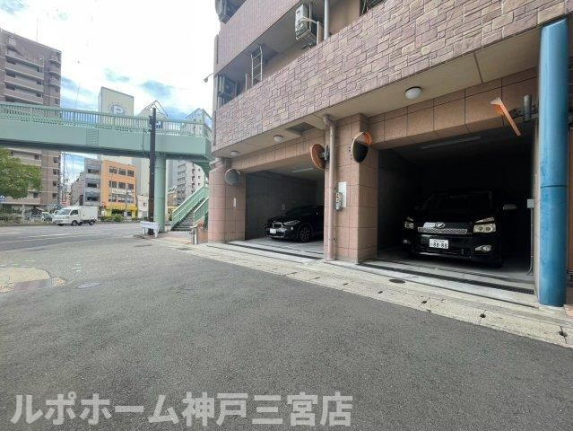 エステムコート神戸・三宮山手センティールの駐車場