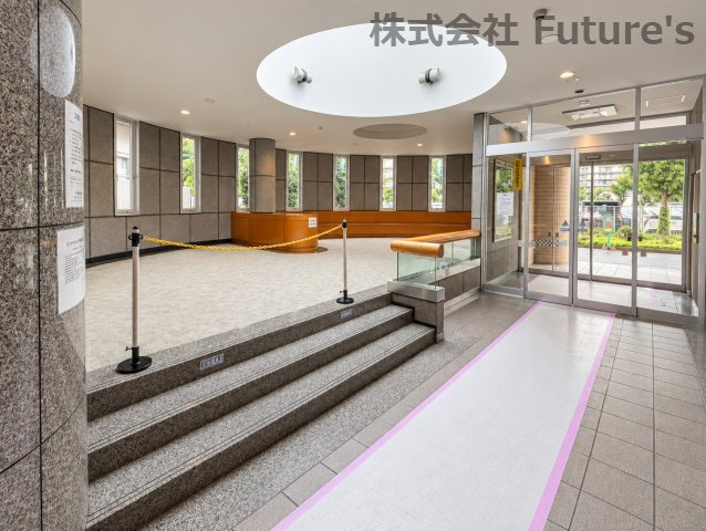 パークフィールドみさとテラ・ウエスト　4街区2号館のその他共用部分|明るく広いエントランスホール