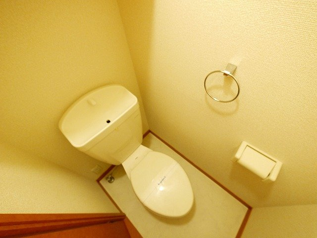 レオパレス富堂のトイレ|ゆったりとした空間のトイレです