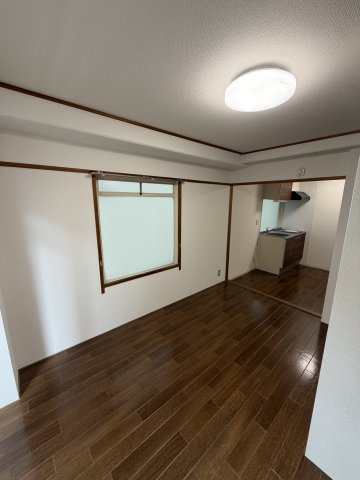 十日市Kビルの洋室|ゆったりした洋室です