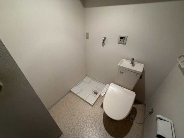 十日市Kビルのトイレ|ゆったりとした空間のトイレです