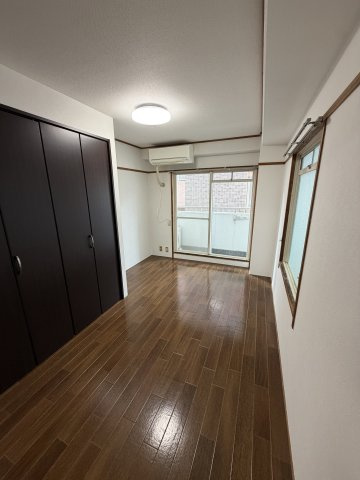十日市Kビルの洋室|コンパクトで使いやすい洋室です