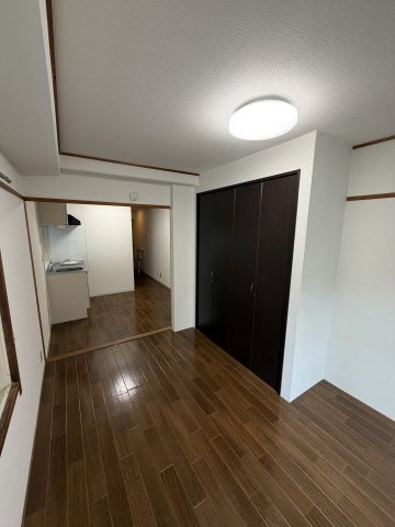 十日市Kビルの洋室|コンパクトで使いやすい洋室です