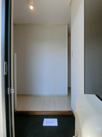 メルグランデB棟の玄関|イメージ102号室の写真（反転あり）