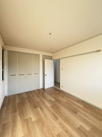 メルグランデB棟の洋室|イメージ202号室の写真（反転あり）