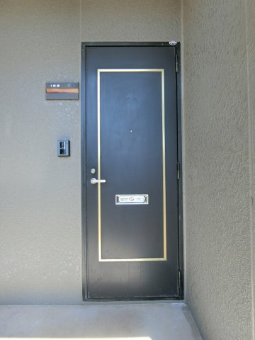 メルグランデB棟の玄関|イメージ102号室の写真（反転あり）