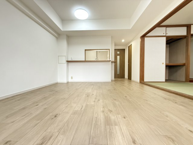 メゾン本山中町の居間・リビング|開放感のある空間で、家族との団らんやくつろぎの時間をゆったり楽しめます。