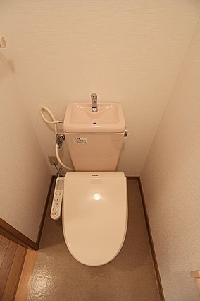 コーポラス青柳のトイレ|快適な温水洗浄便座トイレです