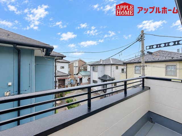 さいたま市 北区 東大成町1期のバルコニー|奥行を広めに取ったバルコニー♪家族分の洗濯物もしっかり干せます。日当たりも良く、毎日のお洗濯が楽しくなりそう♪