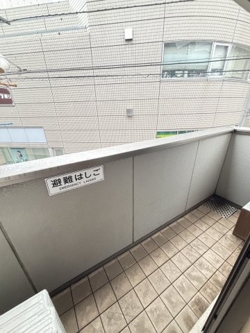 第一富士ビルのバルコニー|※他号室写真です