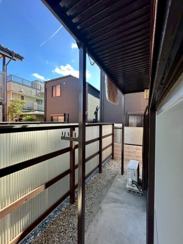 第一みつる荘のバルコニー|外からの目が気にならないバルコニーで洗濯物が干せます