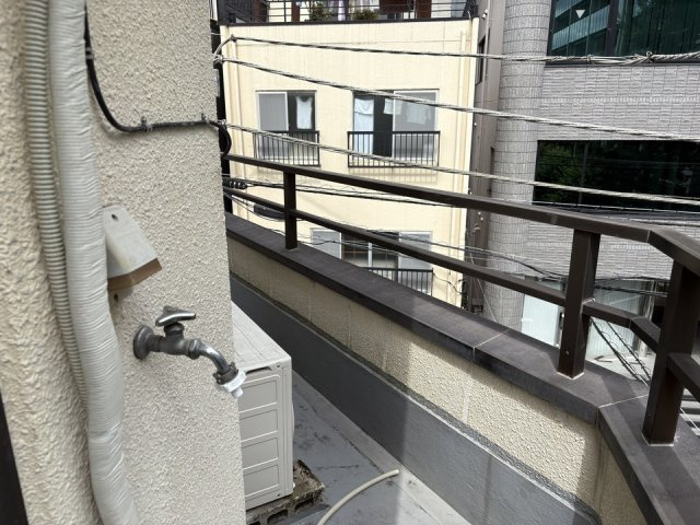ドミール南平台のバルコニー|外からの目が気にならないバルコニーで洗濯物が干せます