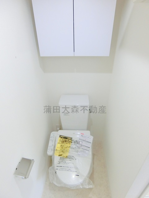 COCOCUBE武蔵新田のトイレ|棚収納と温水洗浄便座付きのトイレ