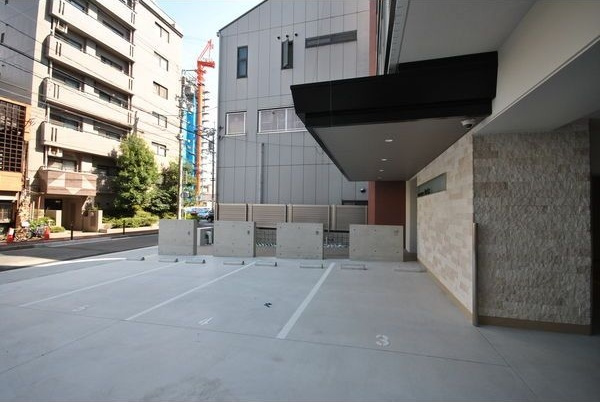 AMBER　HOUSE　Horitaの駐車場