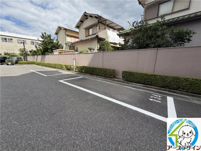 エクセランス大久保Ⅱ番館の駐車場