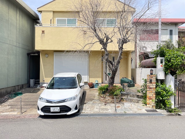 箕面市坊島３丁目の一戸建ての駐車場