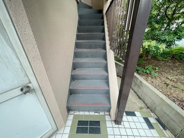 穂積ビルのエントランス