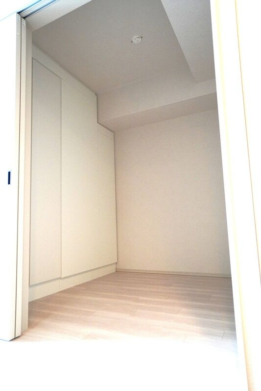 Ｊ．ＧＲＡＮ　Ｃｏｕｒｔ　品川西大井ＷＥＳＴの寝室|開放的な寝室です