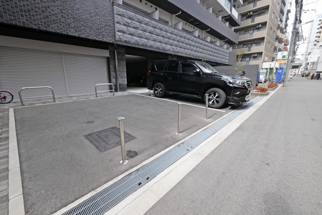 プレサンス堺筋本町センティスの駐車場