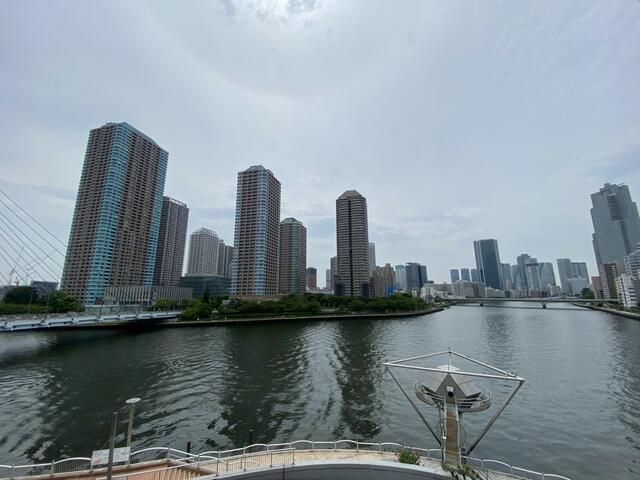 秀和新川レジデンスの外観