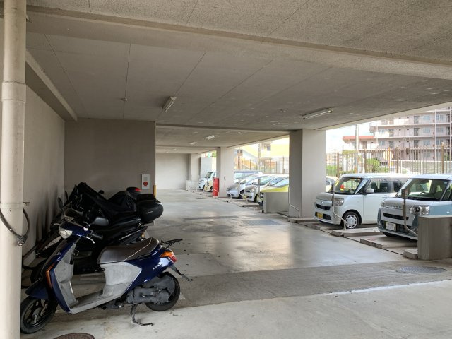 プレステージ明石大久保Ⅳの駐車場