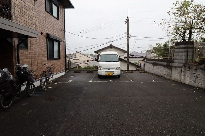 シャルマンコートの駐車場