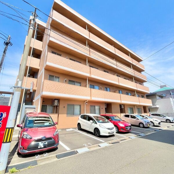 東仙台レジデンス参番館の駐車場