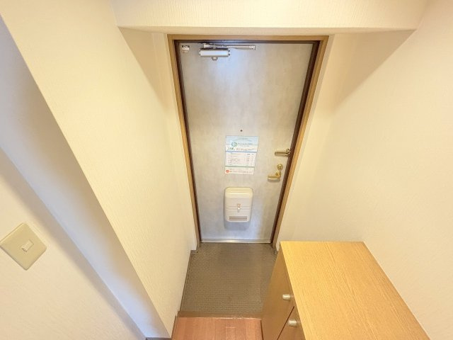 エスリード新大阪Ⅷの玄関