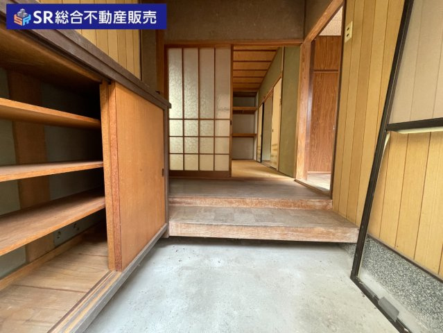 中石切町4丁目中古戸建の玄関|別棟玄関。　リフォームプランなら弊社にお任せ！
資金面・オシャレな雰囲気・スタンダード
あなたの希望を叶えます！