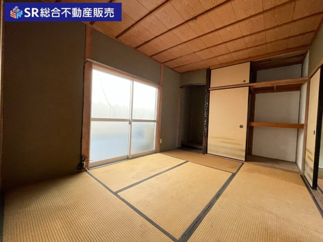 中石切町4丁目中古戸建の和室|別棟和室6帖。和室らしい床の間もあります！